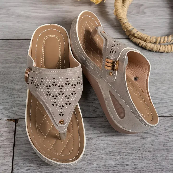 Tiara™ | I sandali con zeppa per uno stile comodo e raffinato