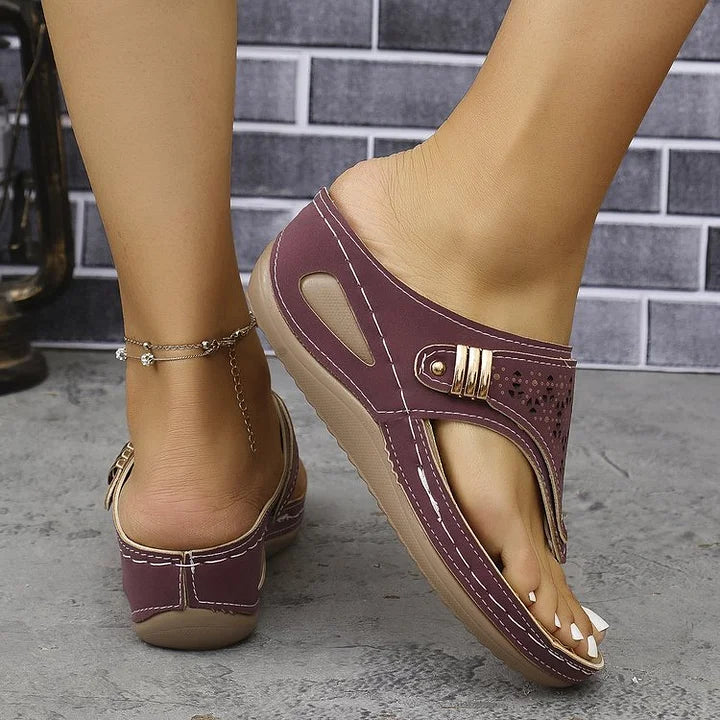 Tiara™ | I sandali con zeppa per uno stile comodo e raffinato