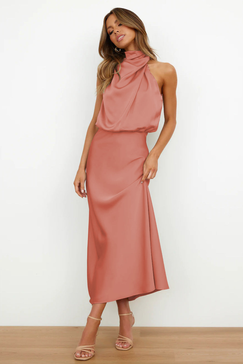 Helena™ | Abito Lungo in Satin con Scollatura Halter