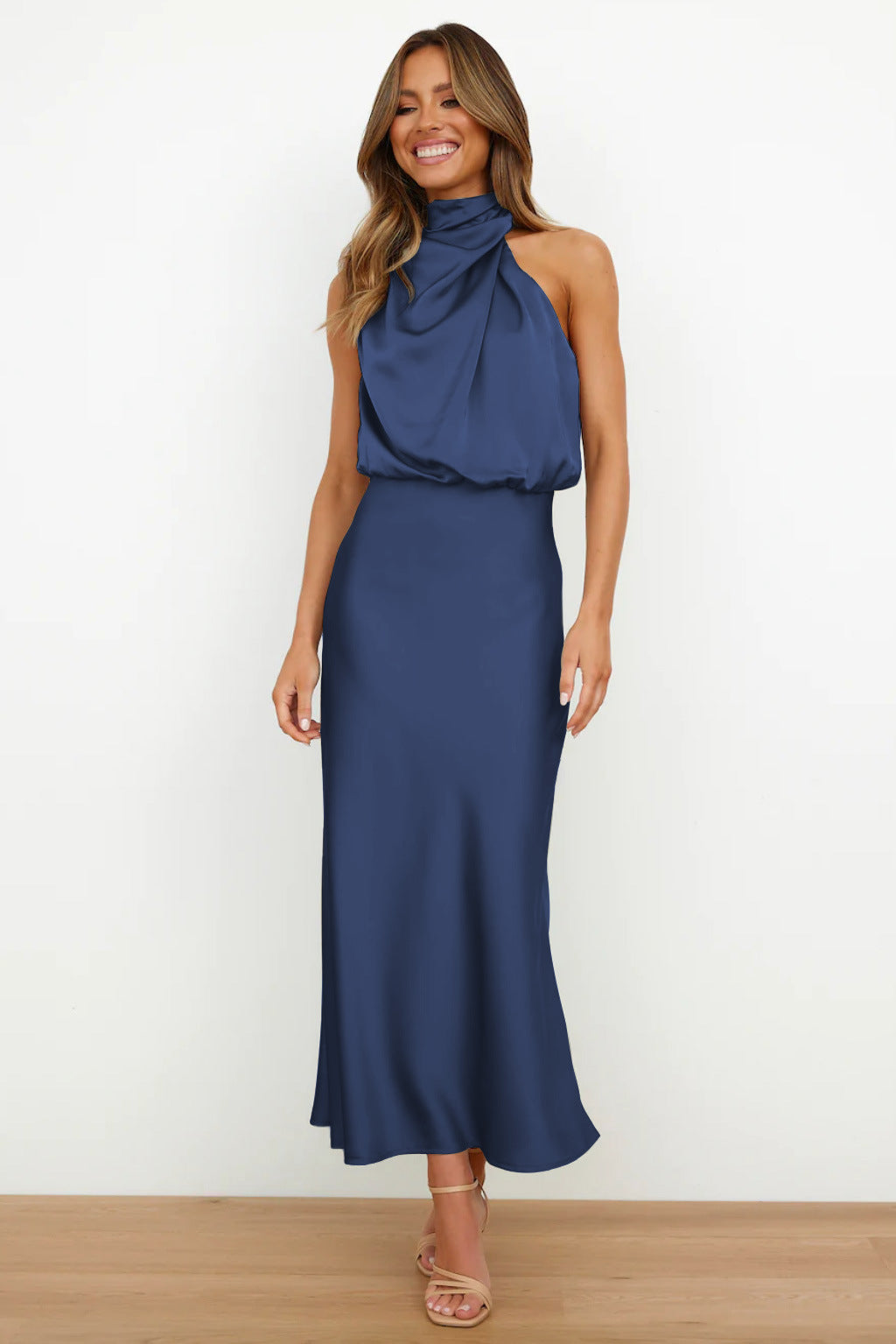 Helena™ | Abito Lungo in Satin con Scollatura Halter