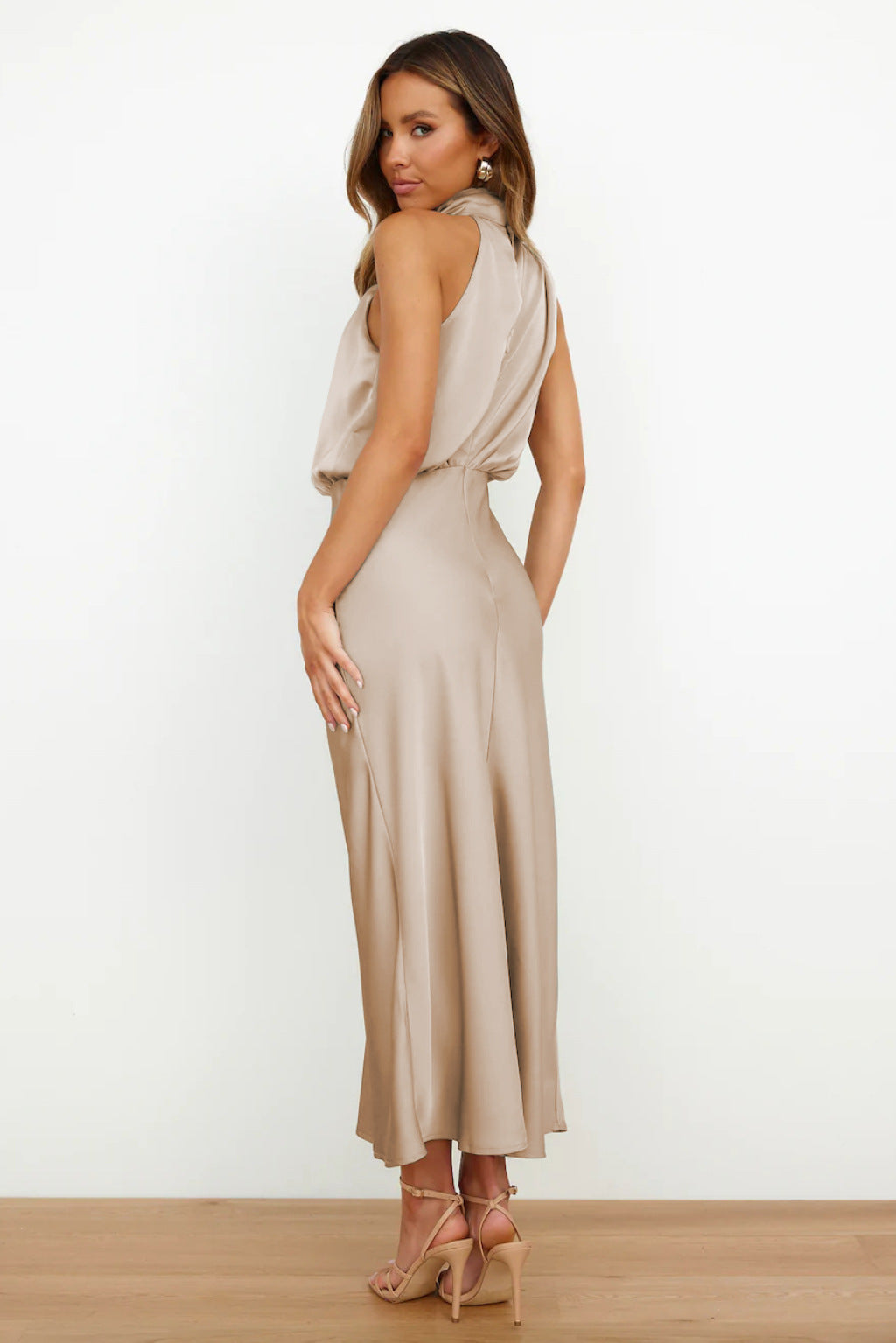 Helena™ | Abito Lungo in Satin con Scollatura Halter