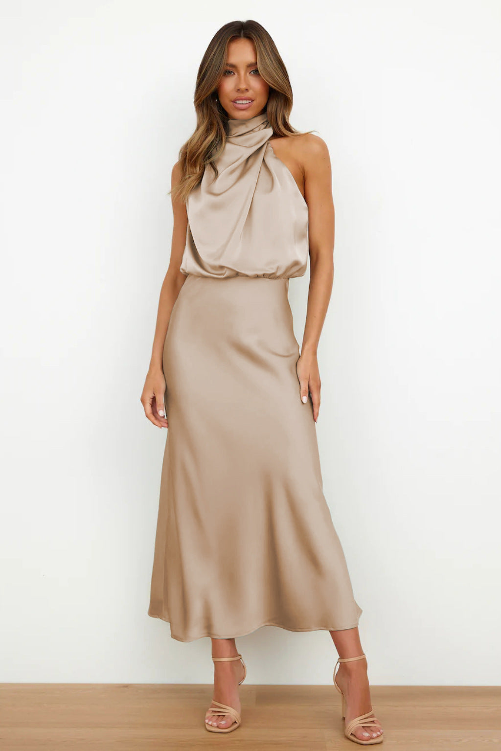 Helena™ | Abito Lungo in Satin con Scollatura Halter